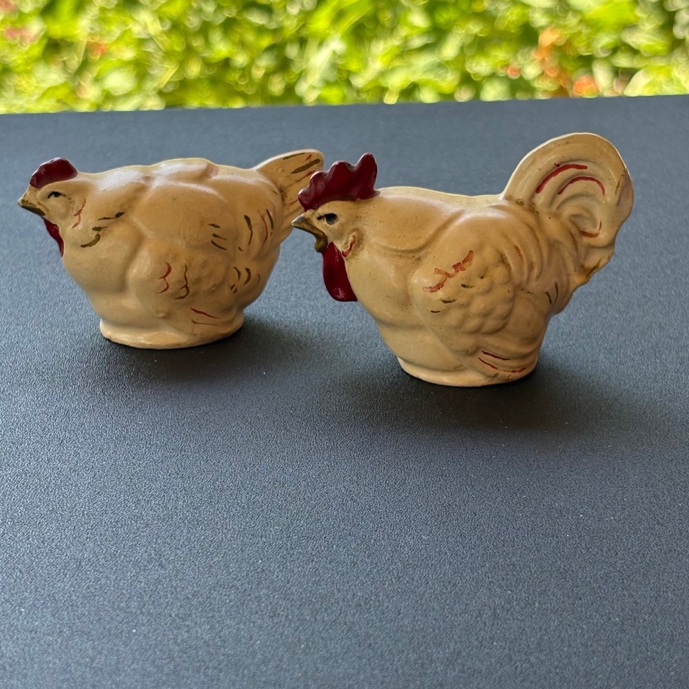 Vintage Biel Field Ceramic Chicken Hen & Rooster Salt‎ and Pepper Shakers Set